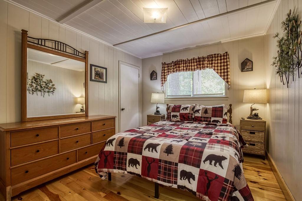 גטלינבורג Four Bears Den, Hot Tub, 1089 Of Free Attraction Tickets For Each Paid Day, Dollywood And More מראה חיצוני תמונה